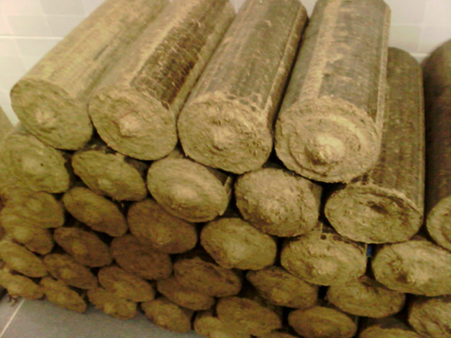 Củi ép mùn cưa - Công Ty TNHH Biomass Nam Anh